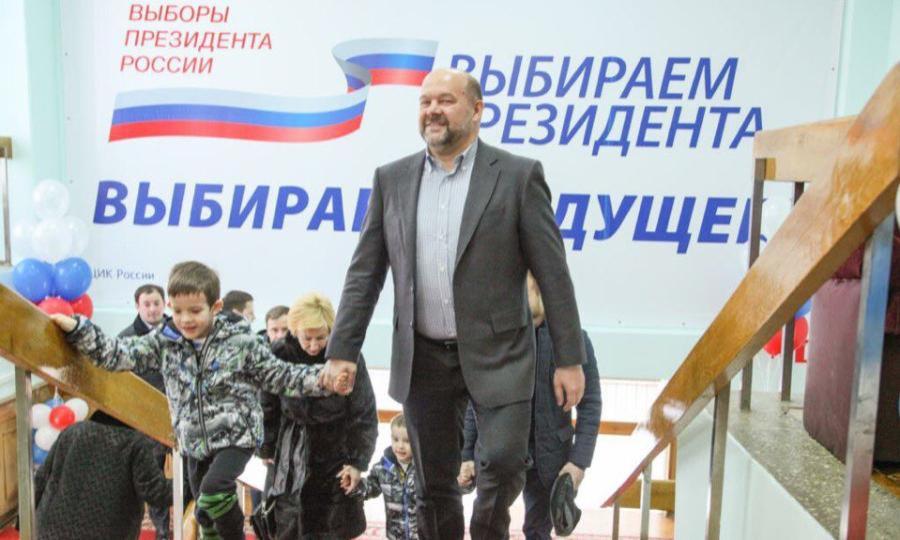 Губернатор Архангельской области Игорь Орлов отдал свой голос на выборах Президента Российской Федерации