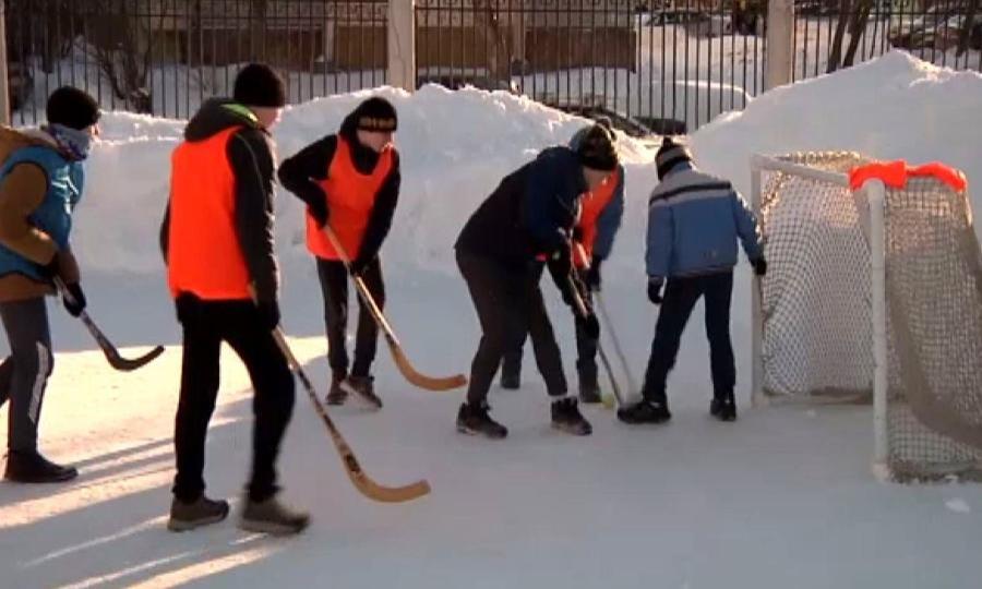 Воспитанники детских домов Архангельска и Новодвинска померились силами в «хоккее на валенках»