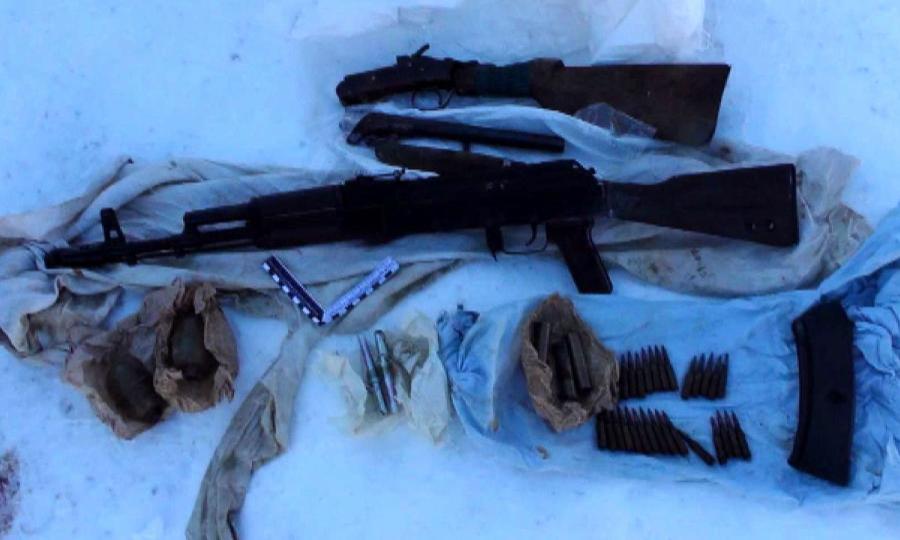 Сотрудники Северодвинского УГРО и регионального ФСБ накрыли склад с оружием