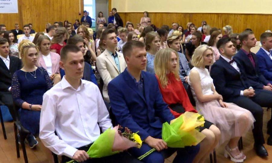 У 70 учеников 50-й школы Архангельска сегодня выпускной