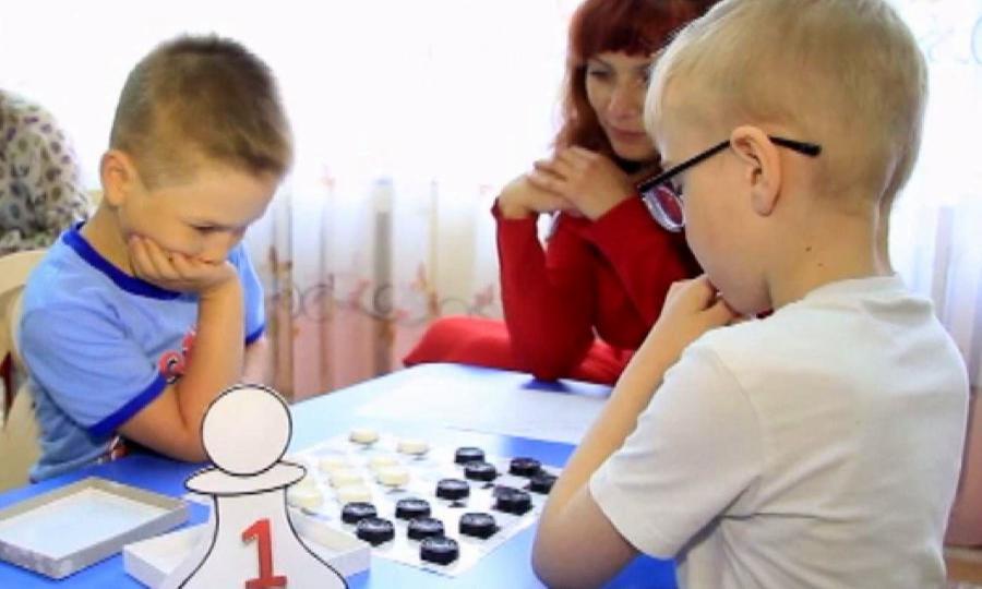 Турнир по шашкам среди воспитанников детских садов провели в Котласе