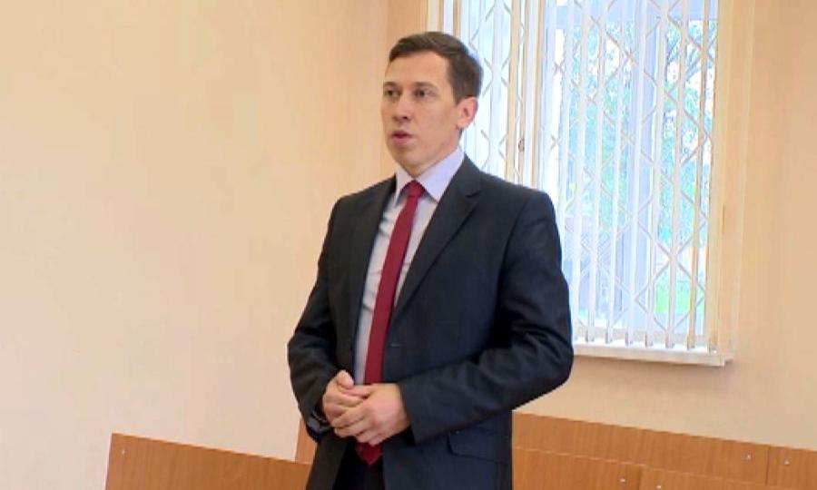 В Шенкурске сегодня начались судебные слушания по делу главы района — Виктора Парфёнова