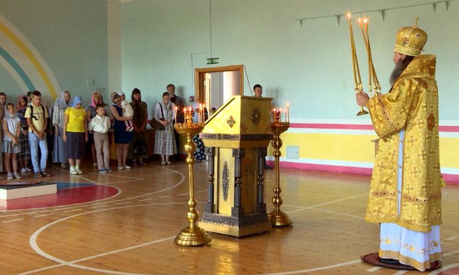 Первая за век литургия — в бывшем здании школы «Ксения» вновь зазвучали молитвы
